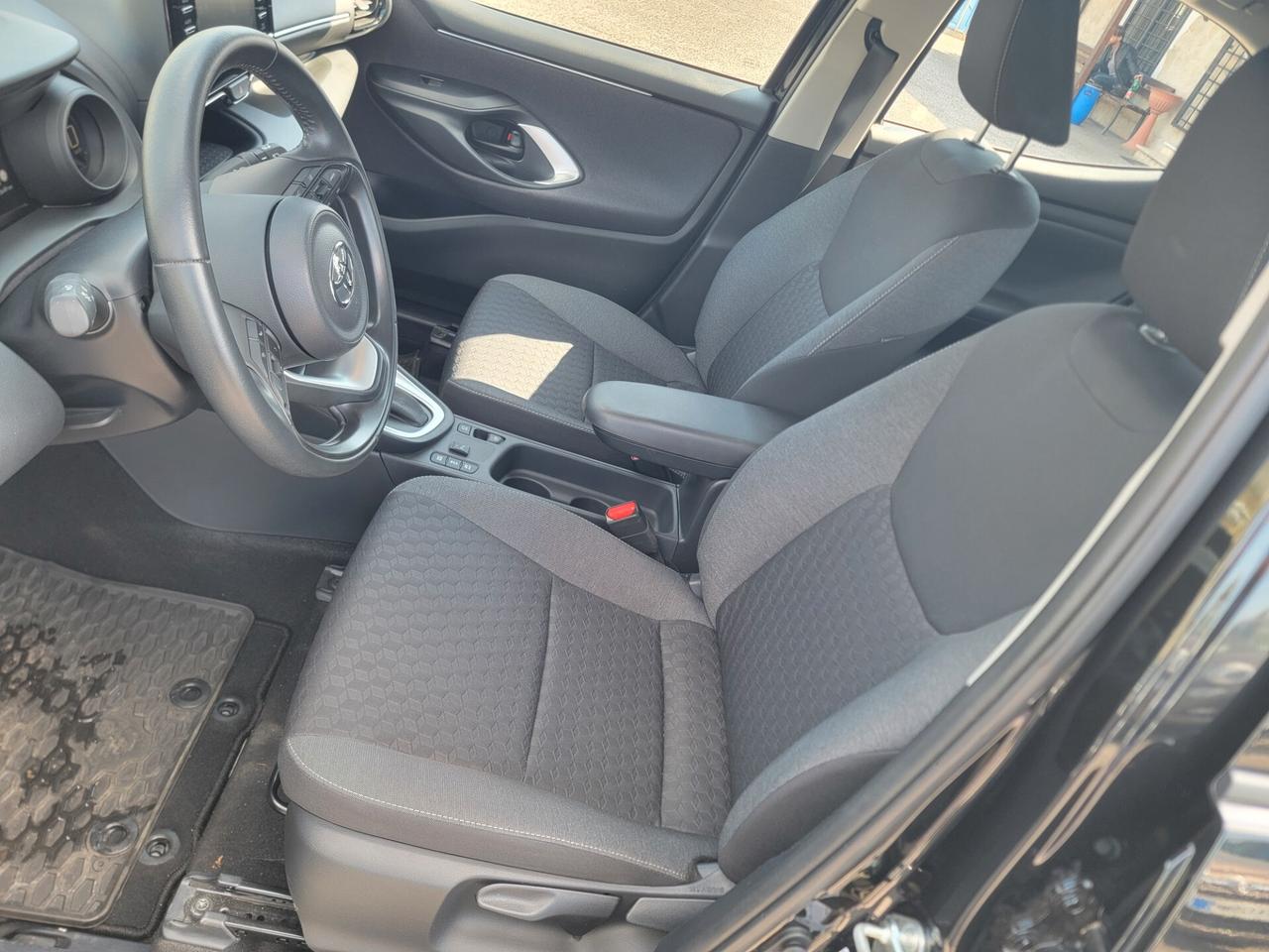 Toyota Yaris 1.5 Hybrid Trend SOLO 13 MILA KM !