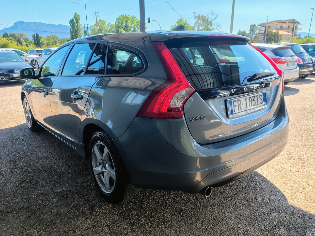 Volvo V60 D2 R-design
