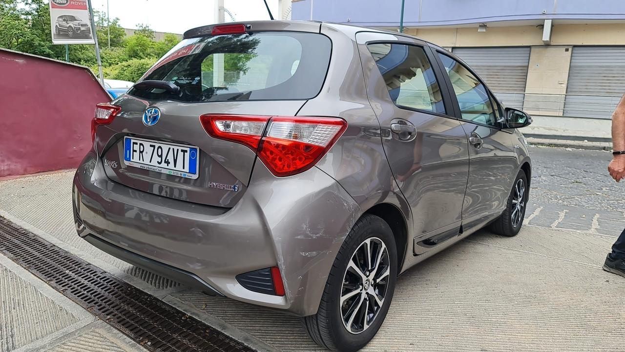 Toyota Yaris 1.5 Hybrid 5 porte Business Noleggio Giornaliero