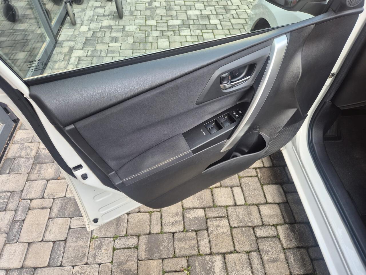 Toyota Auris Touring Sports 1.8 Hybrid Active 100CV