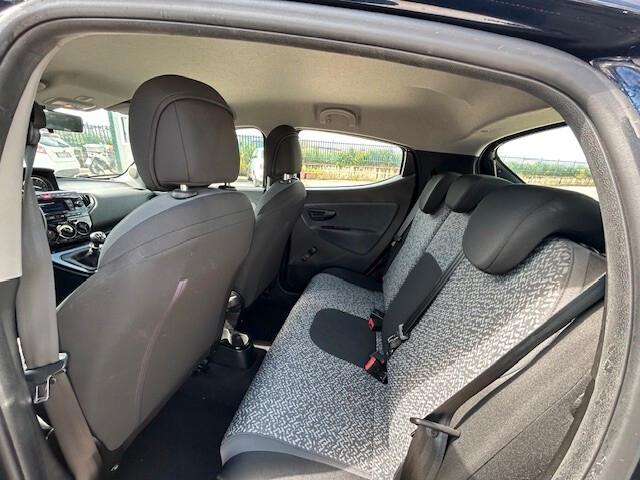 Lancia Ypsilon 1.2 69 CV 5 porte GPL Ecochic Silver OK PATENTATI