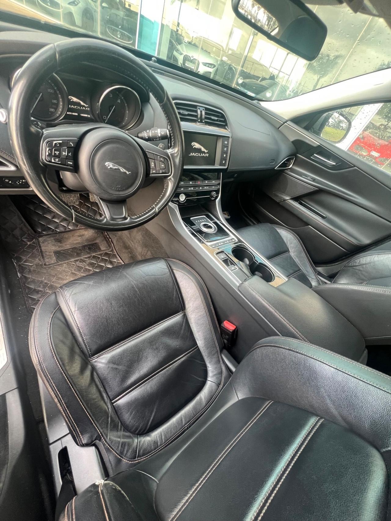 Jaguar XE 2.0 D Turbo 180CV aut. Prestige Business Edition