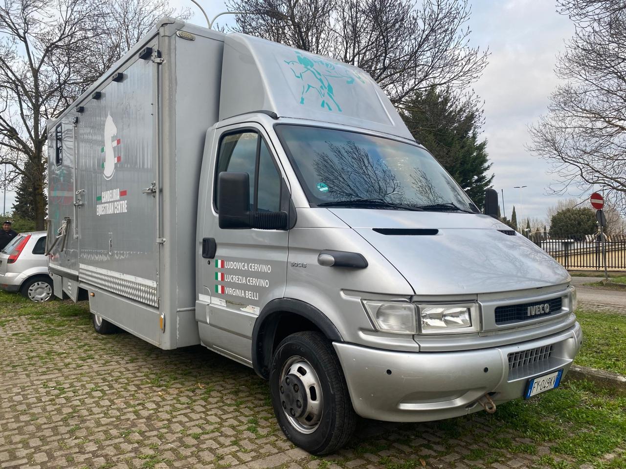 Iveco Daily 50 C11 trasporto per 3 cavalli patente B