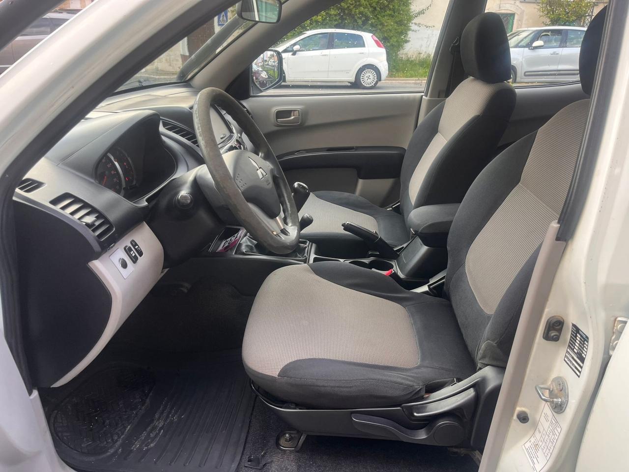 MITSUBISHI L200 2.5 DI-D-136CV DC Invite Plus