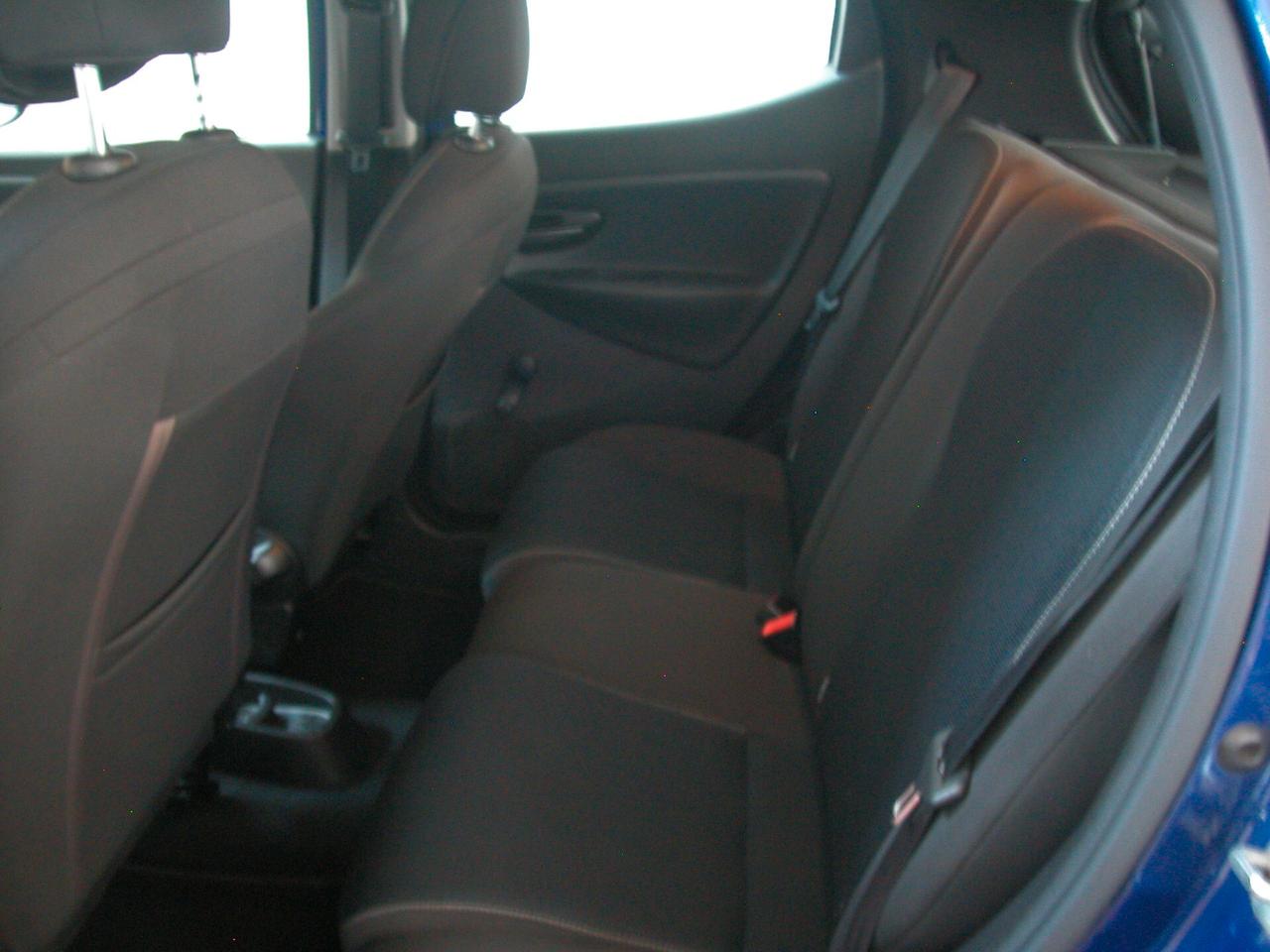 Lancia Ypsilon 1.2 69 CV 5 porte S Momodesign