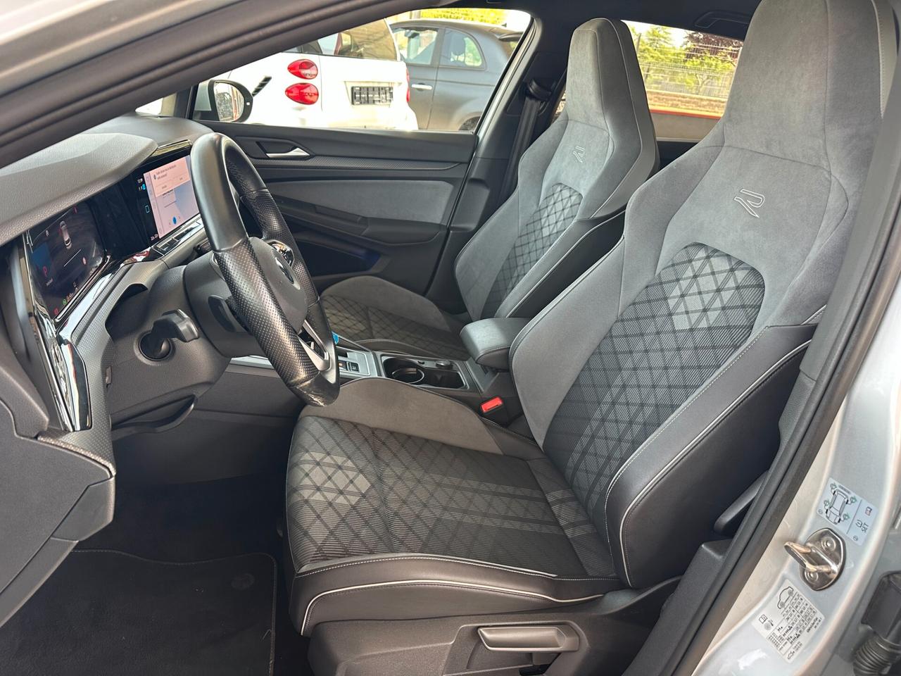 VW GOLF 8*2.0TDI*150CV*2XR-LINE*VIRTUAL*SEDILI SPORTIVI*NAVI*LED*AUT*