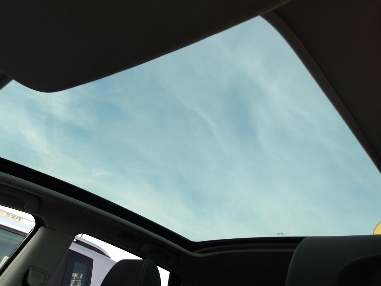 Nissan Qashqai 1.5 dci Tekna Dpf FL *TETTO PANORAMICO * GANCIO DI TRAINO *