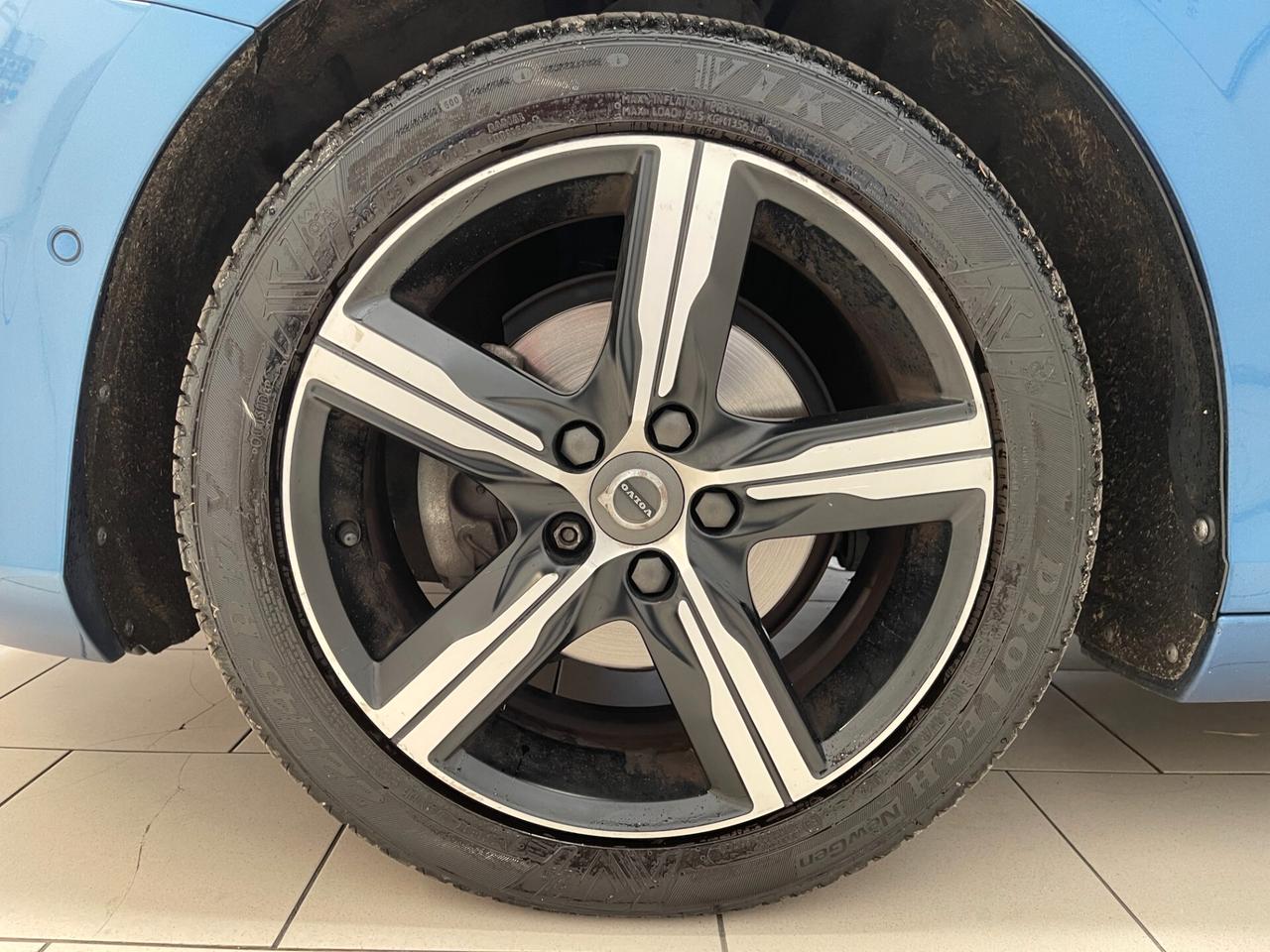Volvo V40 Volvo V40 R-design 2.0 d2-Ok Neopatentati-LEGGI SOTTO