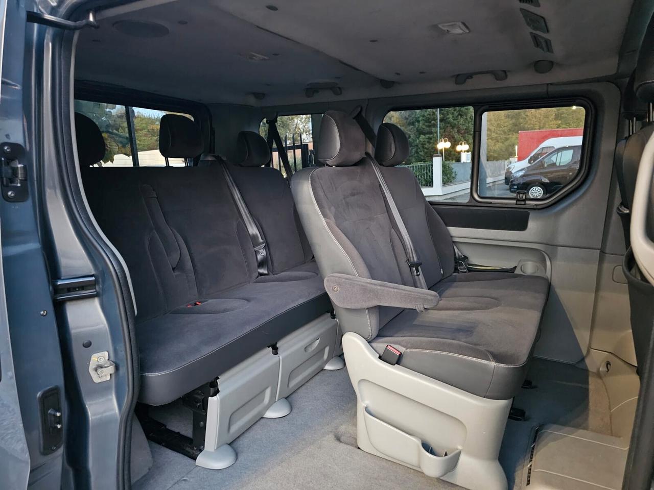 Renault Trafic 2.5 dCi 145cv Passenger Black Edition*7Posti*