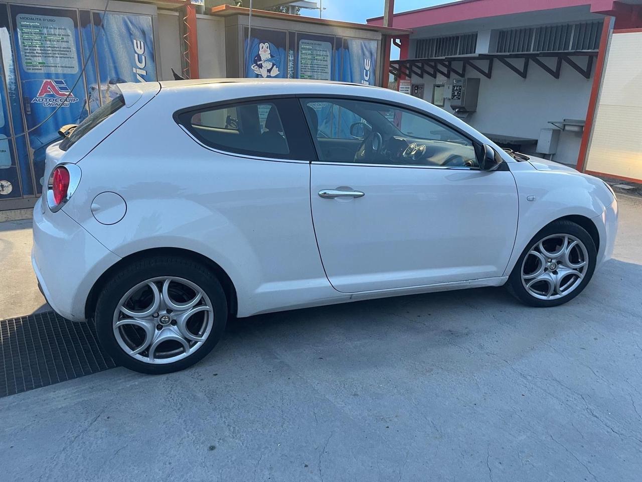 Alfa Romeo MiTo 1.6 JTDm-2 S&S Distinctive Sport Pack