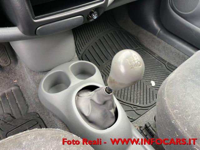 TOYOTA Yaris 1.0i 16V cat 5 porte