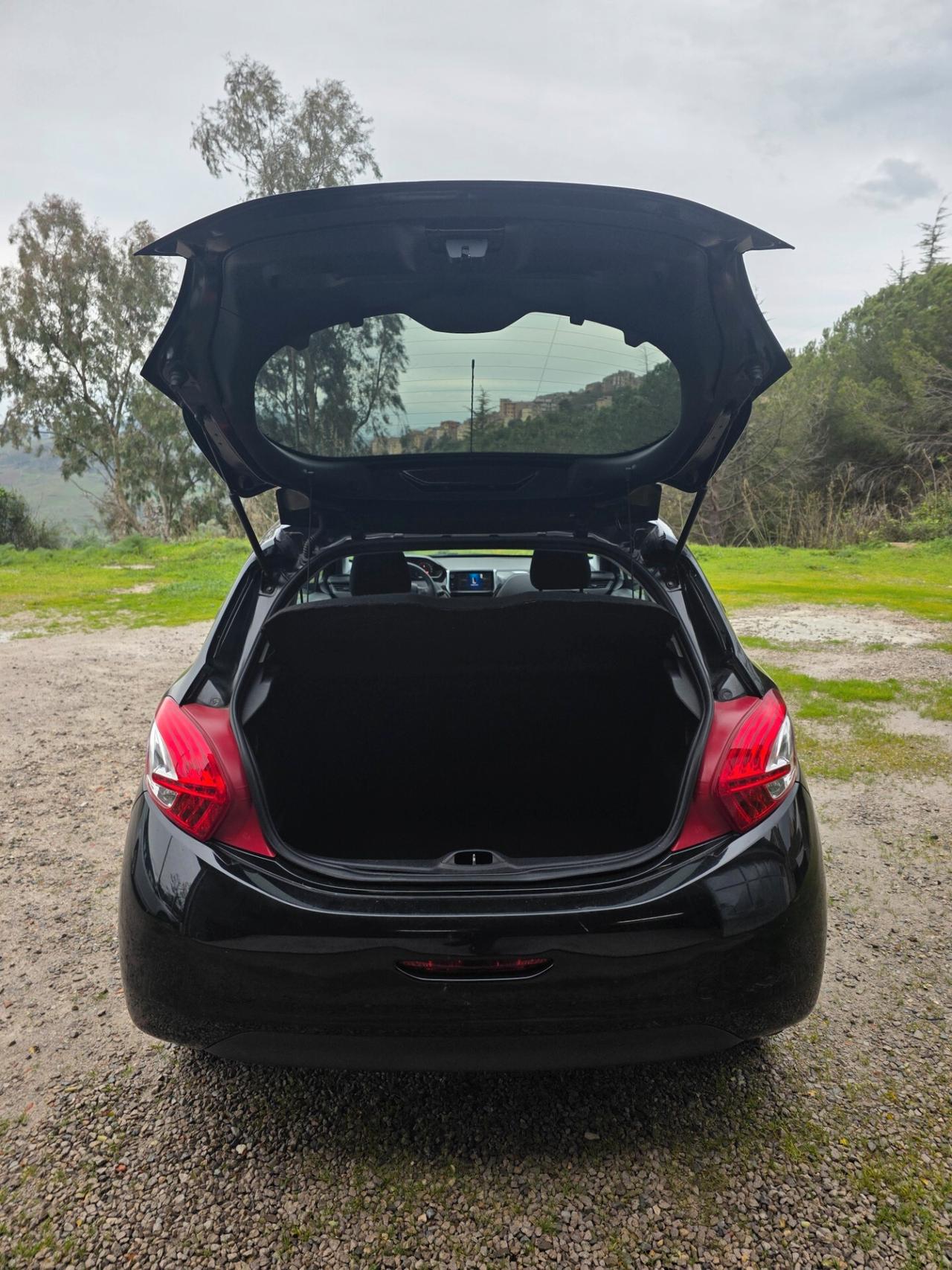 Peugeot 208 1.4 HDi 68 CV 3 porte Allure