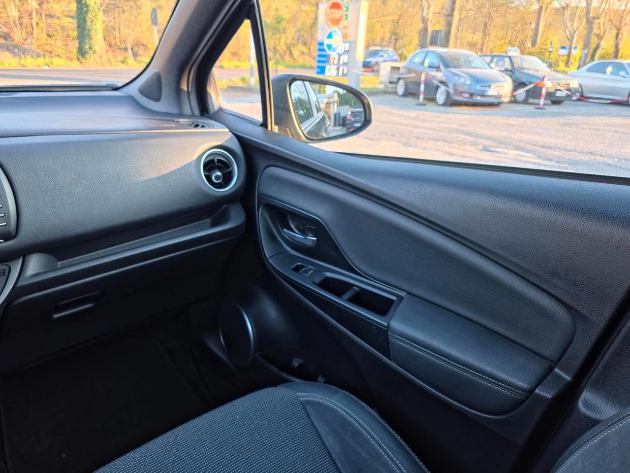 Toyota Yaris 1.5 Hybrid 5 porte 2018-E6 Automatico NEO