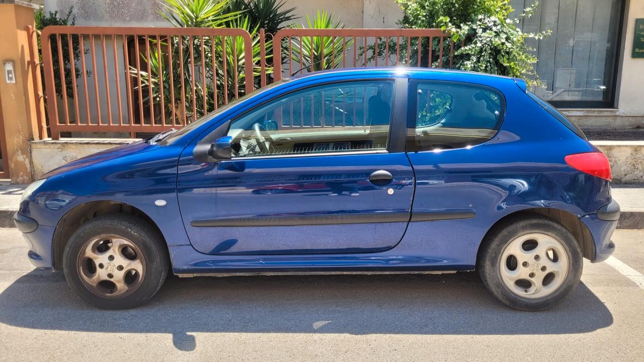 Peugeot 206 1.4 Benzina 75cv *Neopatentati