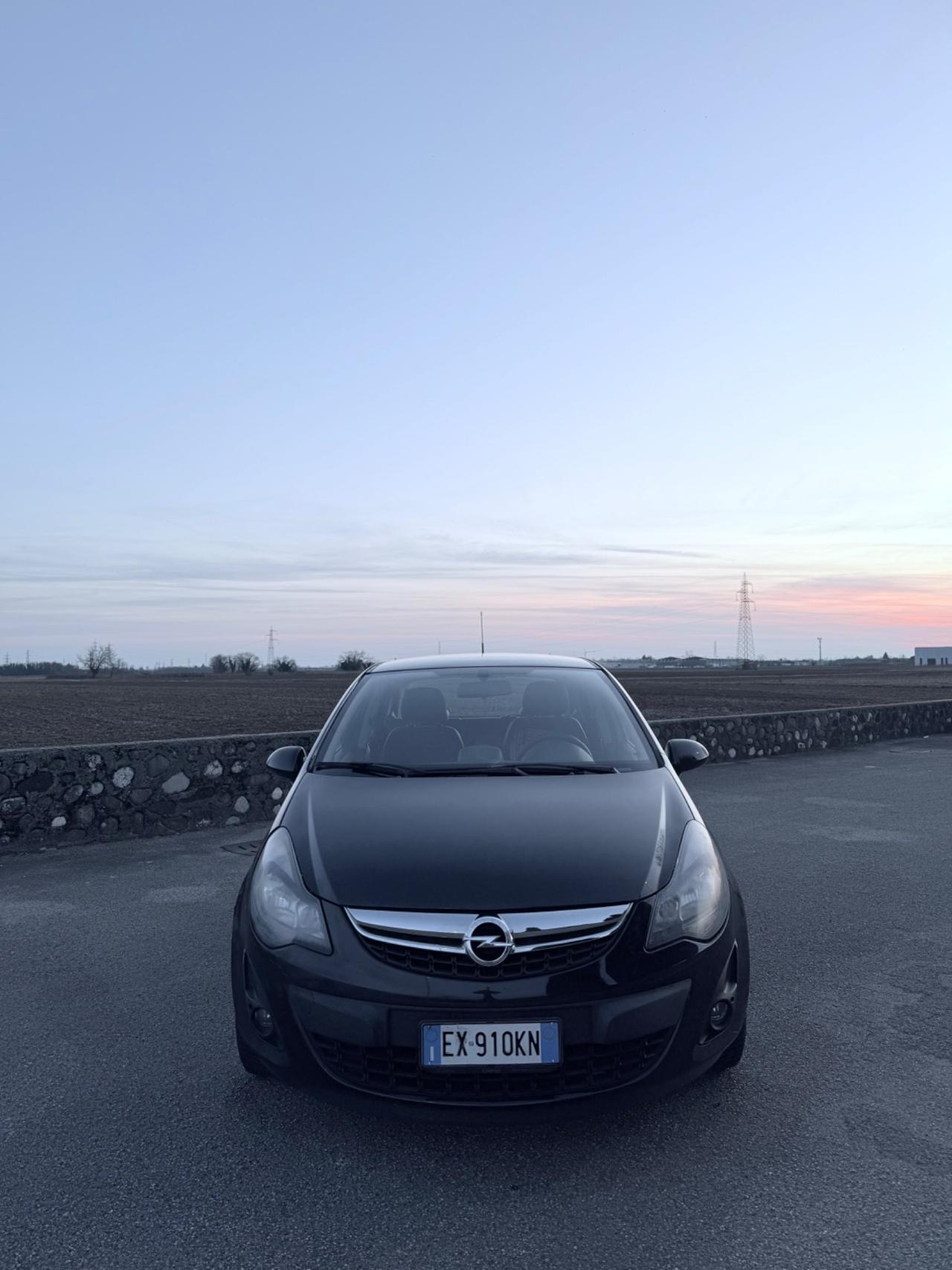 Opel Corsa 1.2 5 porte
