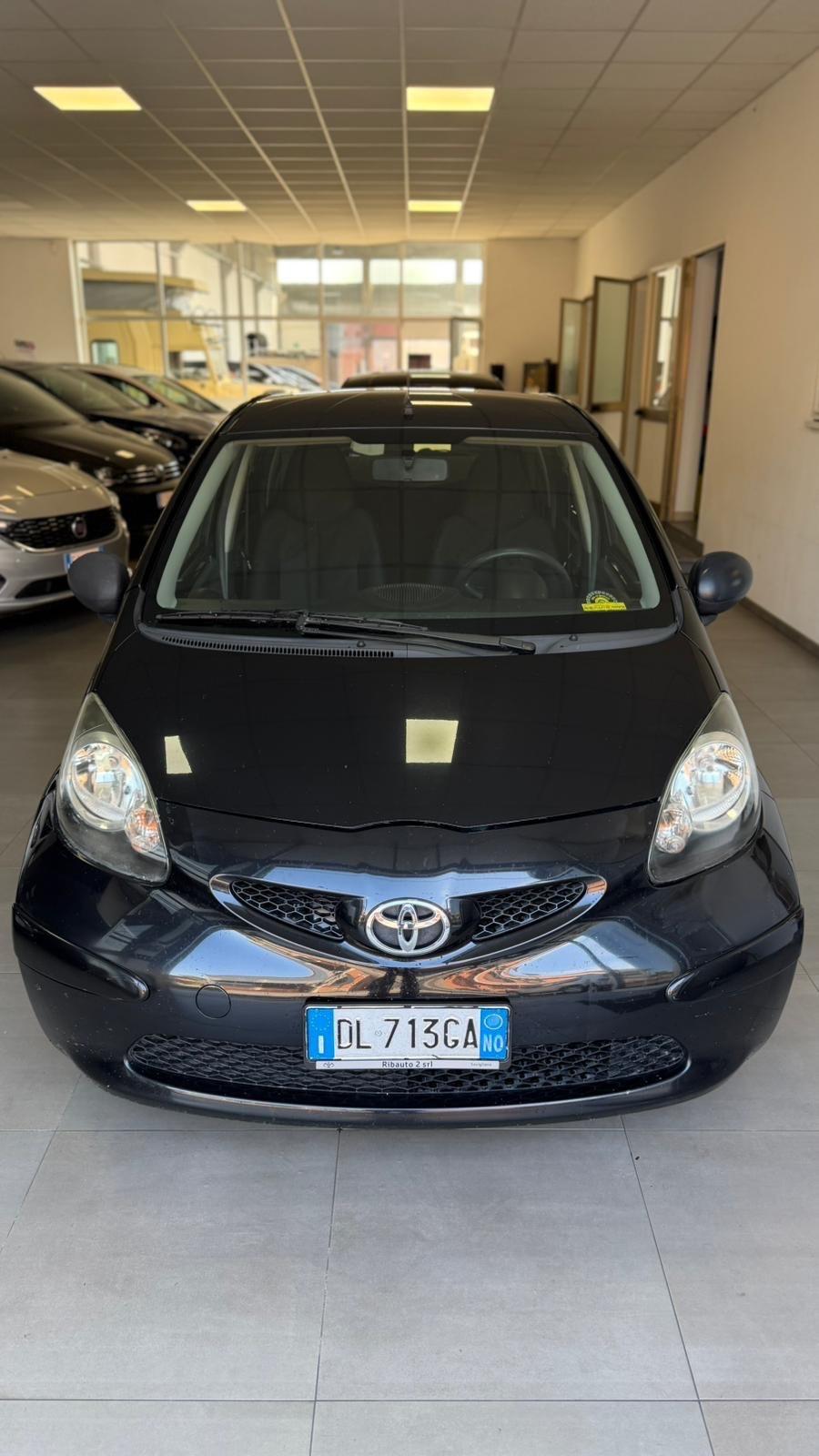 Toyota Aygo 1.0 12V VVT-i 5 porte Sol