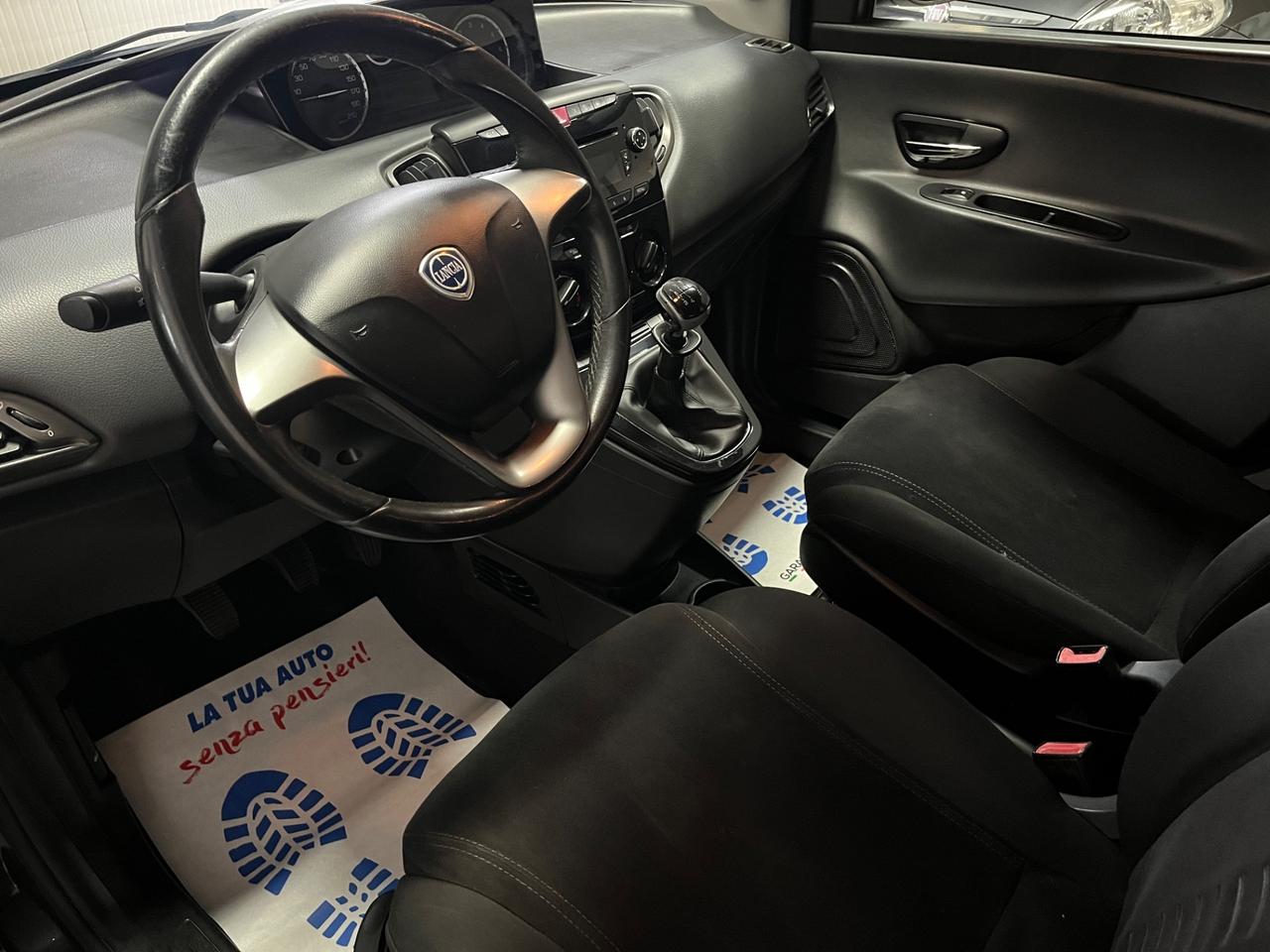Lancia Ypsilon 1.2 69 CV 5 porte S&S Platinum