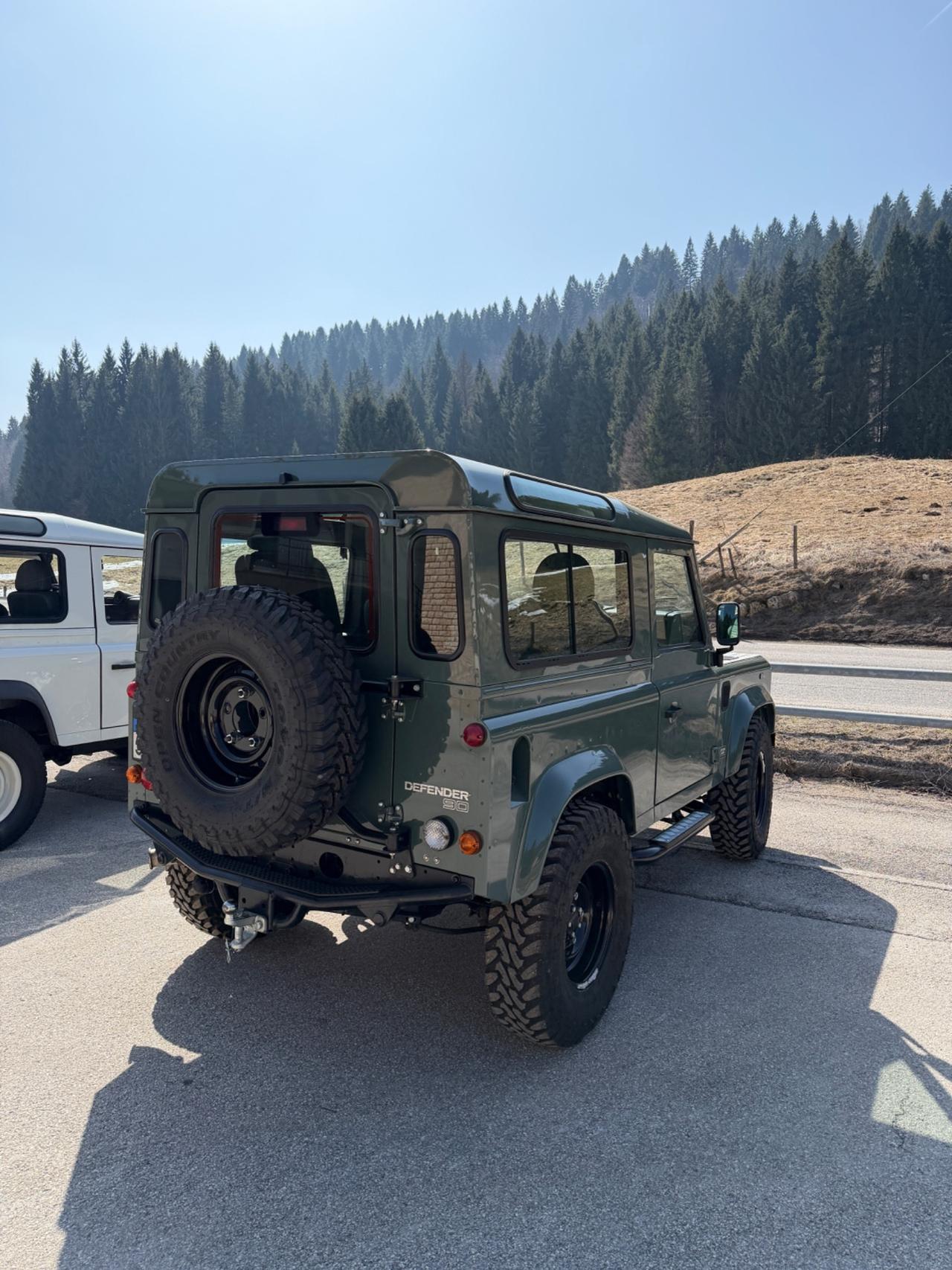 Land Rover Defender 90 2.4 TD4 Station Wagon SE