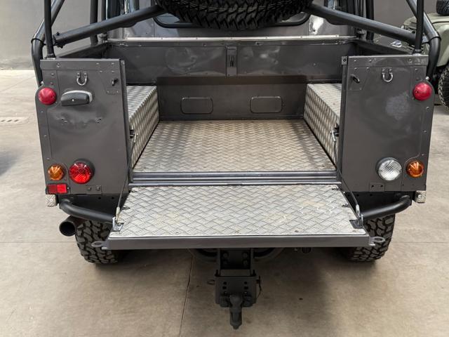 LAND ROVER Defender 110 TD5 CREW CAB TOMB RIDER *250 / MONDO*