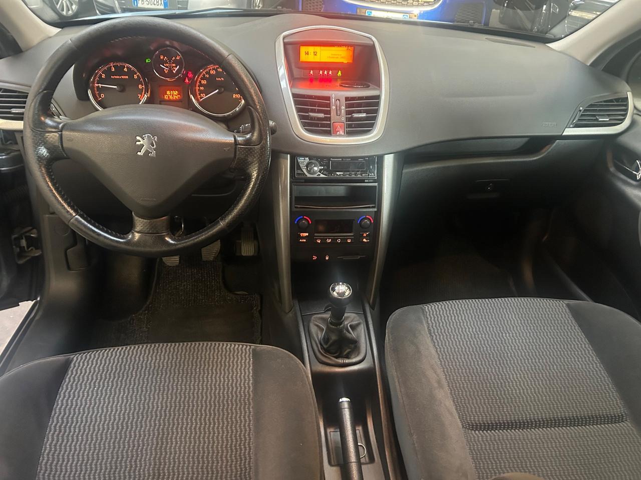 Peugeot 207 1.4 benzina 88cv 5 porte neopatentati