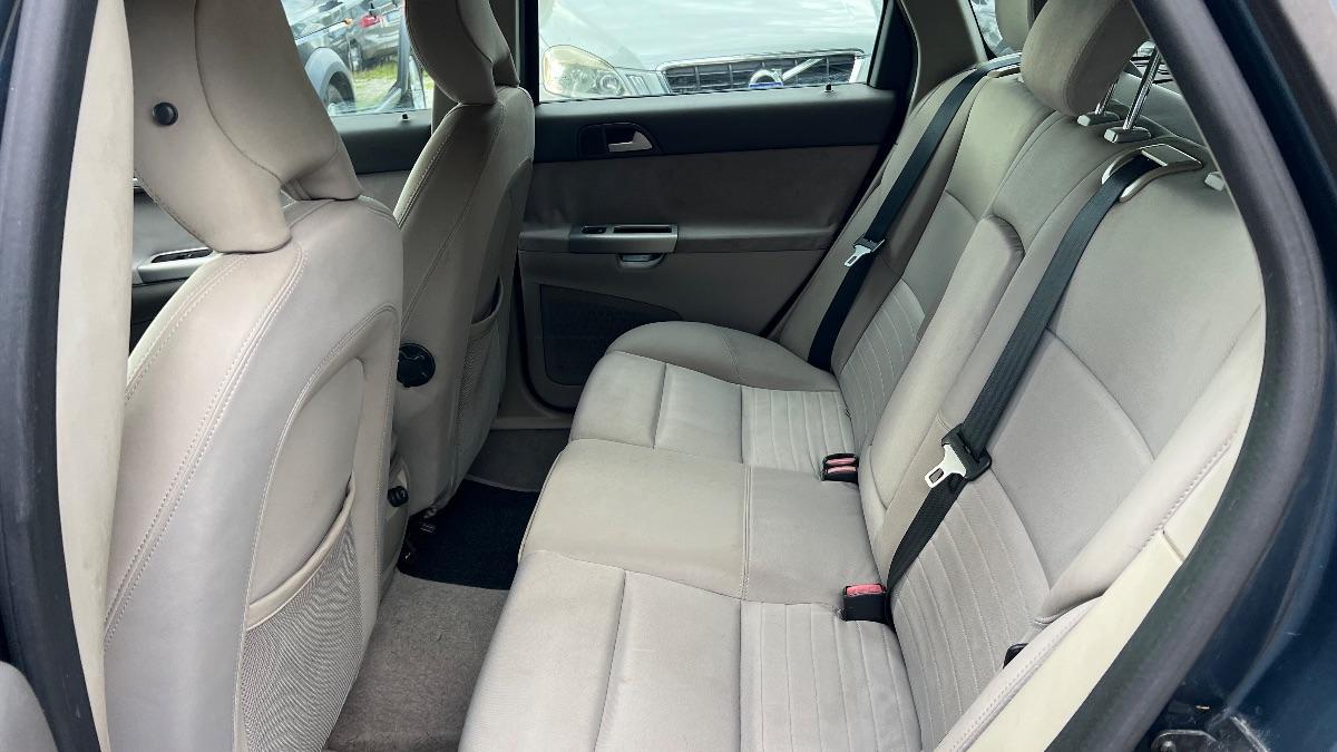 VOLVO - V50 2.0d Summum