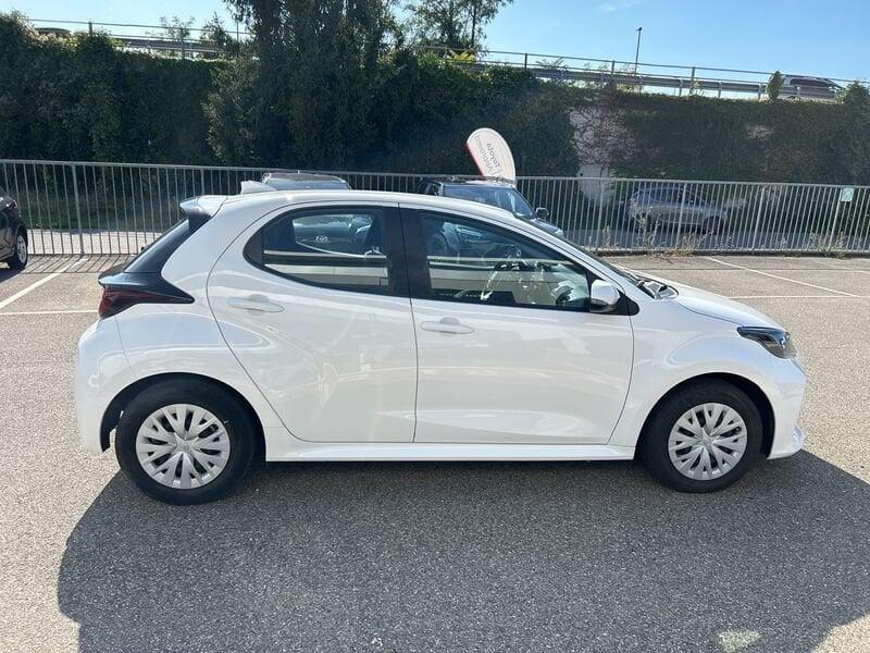 Toyota Yaris Yaris 1.5 Hybrid 5 porte Active IVA ESPOSTA COMPRESA GARANZIA FINO AL 2033