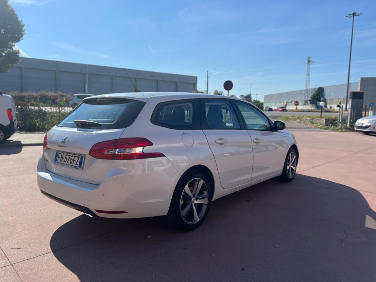 Peugeot 308 BlueHDi 120 S&S EAT6 SW Allure