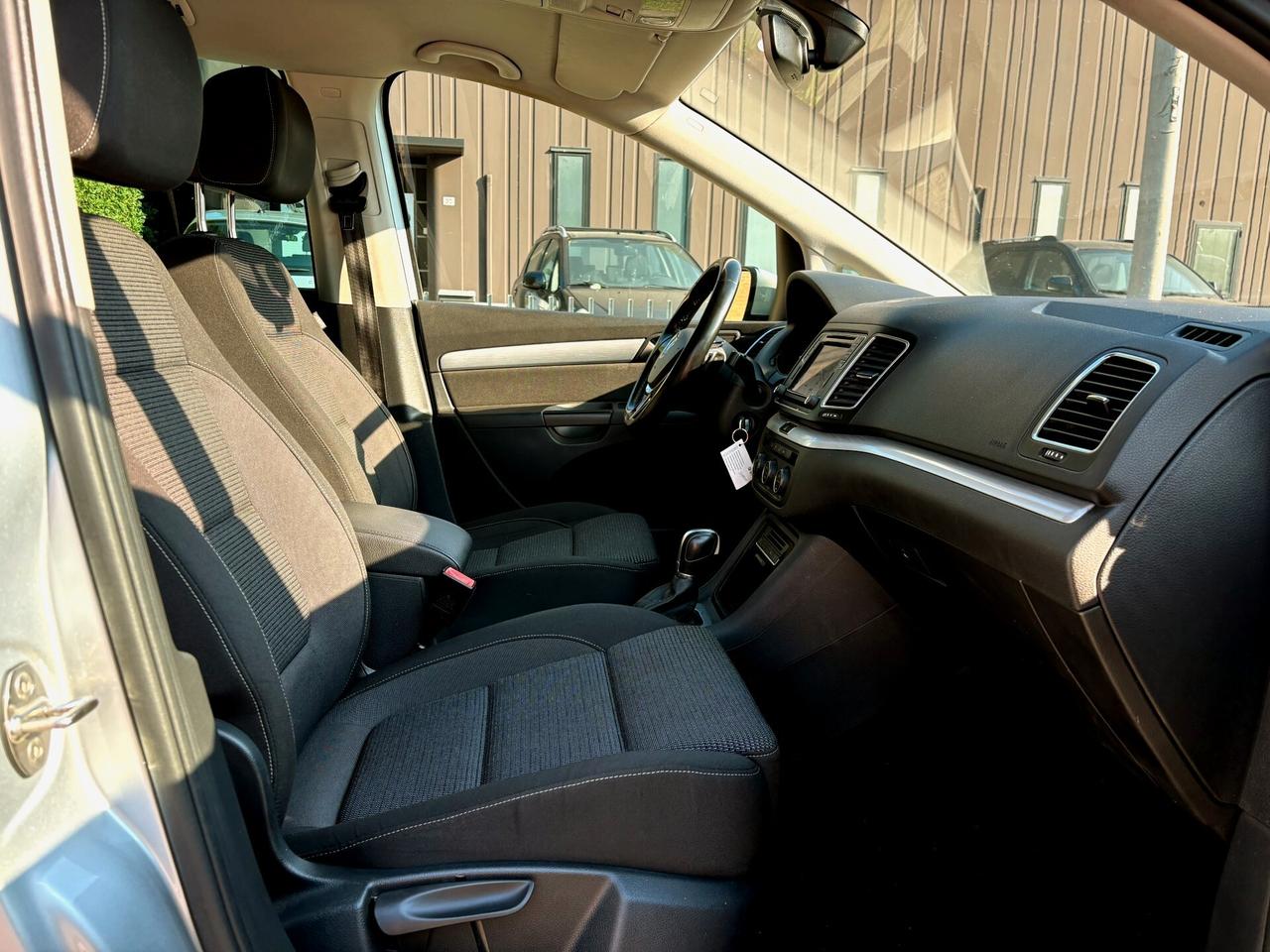 VW SHARAN 2.0D aut- 7 POSTI -EURO 6-Navi-2016