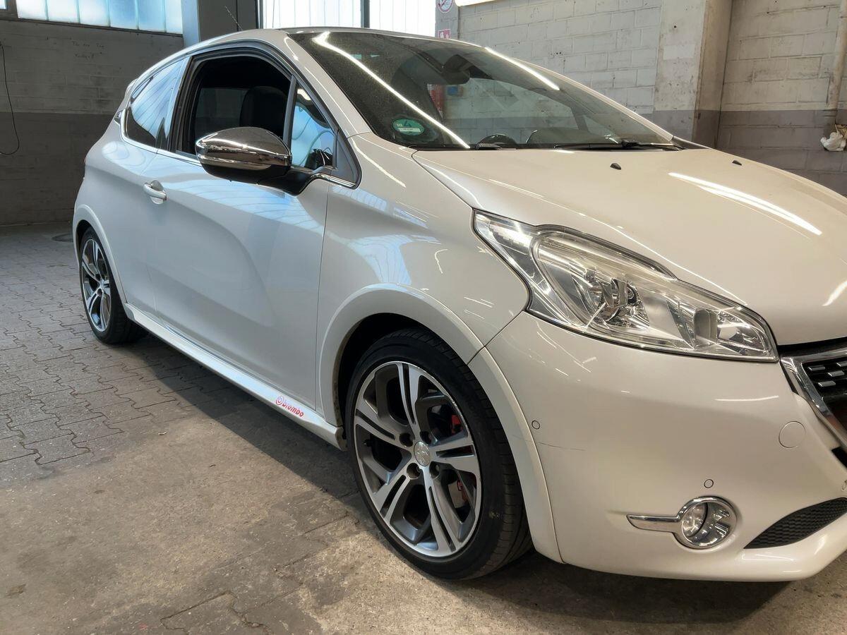Peugeot 208 1.6 THP 200 CV 3 porte GTi