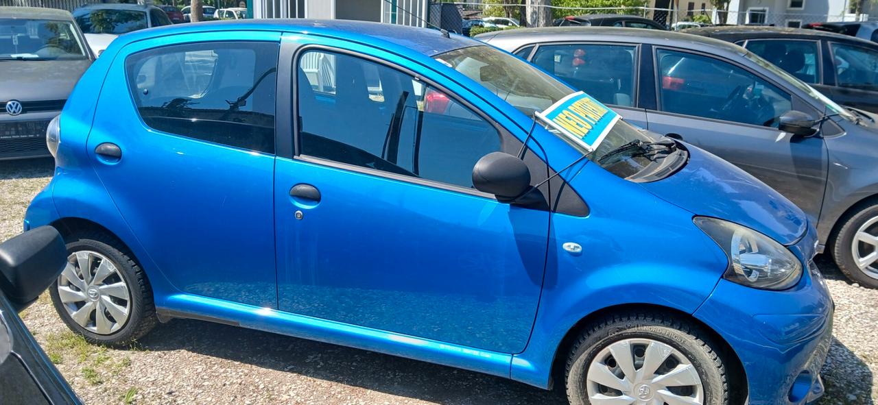Toyota Aygo 1.0 VVT-i 69 CV 5 porte x-clusiv