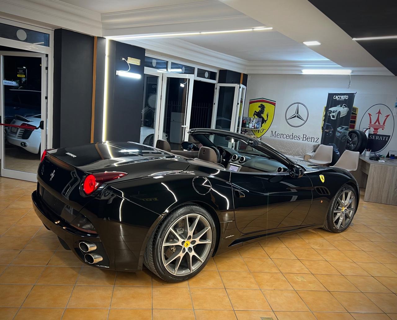 Ferrari California DCT Book service