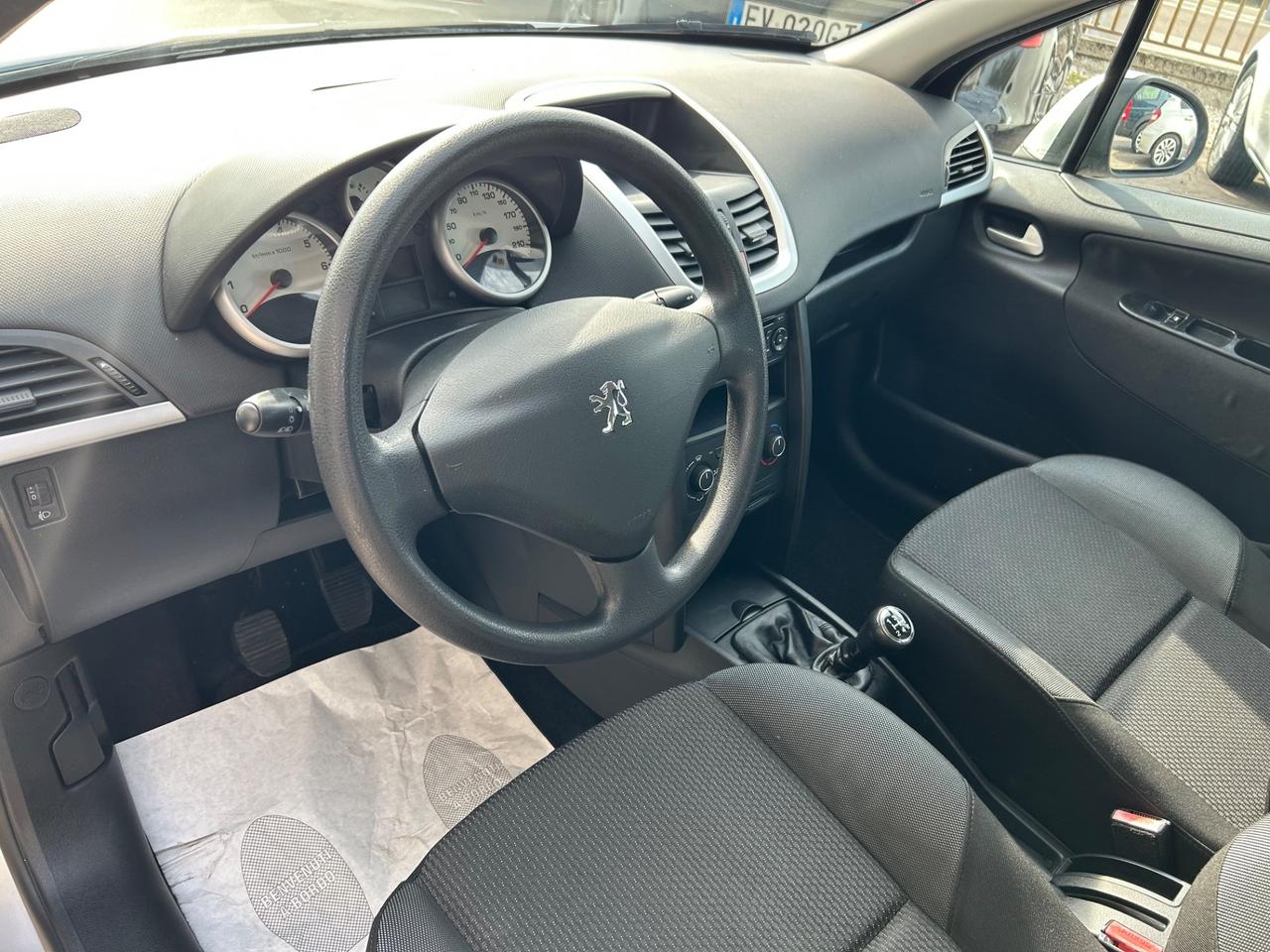 Peugeot 207 - 2011 1.4 8V 75CV 89.000 KM