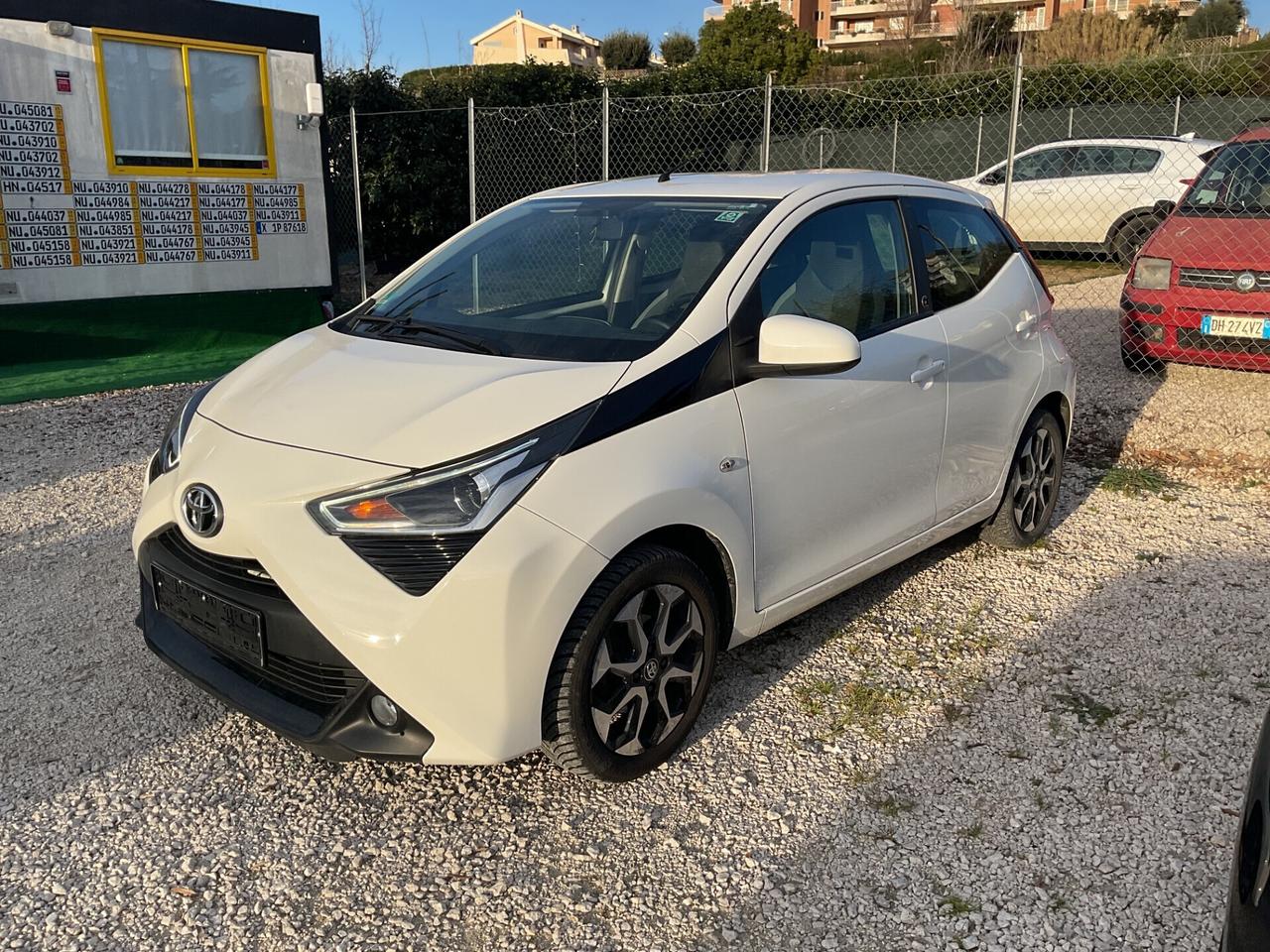 Toyota Aygo Connect 1.0 VVT-i 72 CV 5 porte x-play