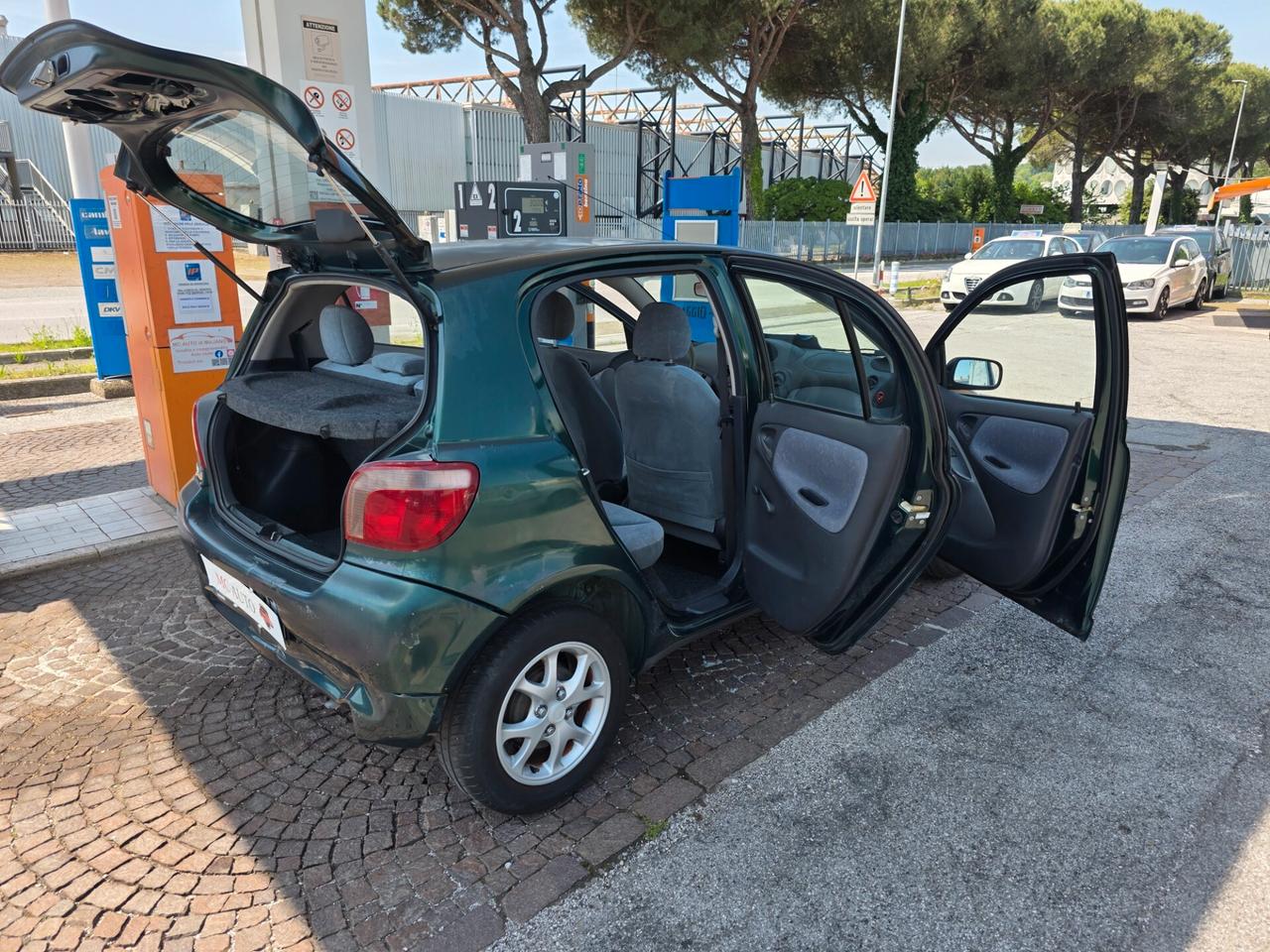 Toyota Yaris 1.0i 16V cat 5 porte con 246.000km