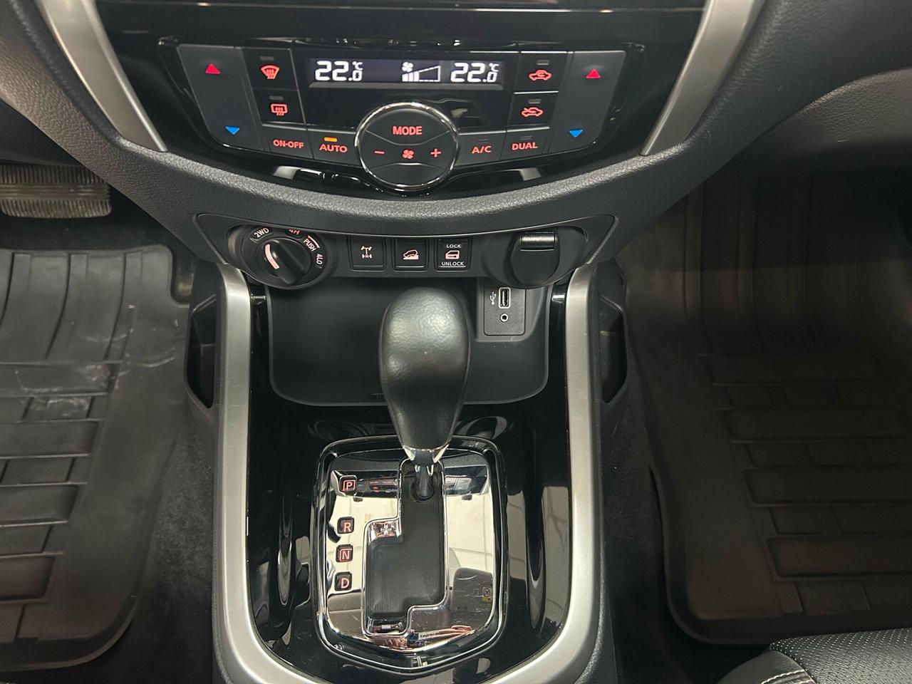 Nissan Navara 2.3 dCi 4WD Double Cab N-Connecta