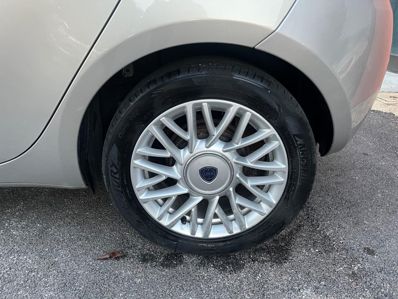 Lancia Ypsilon 1.2 69 CV 5 porte Gold-full-