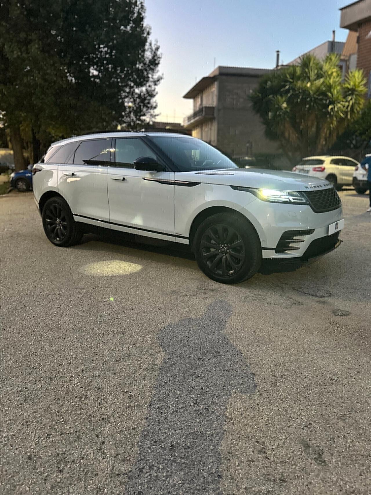 Range Rover Velar 2.0D 180 CV R-Dynamic SE tetto panoramico