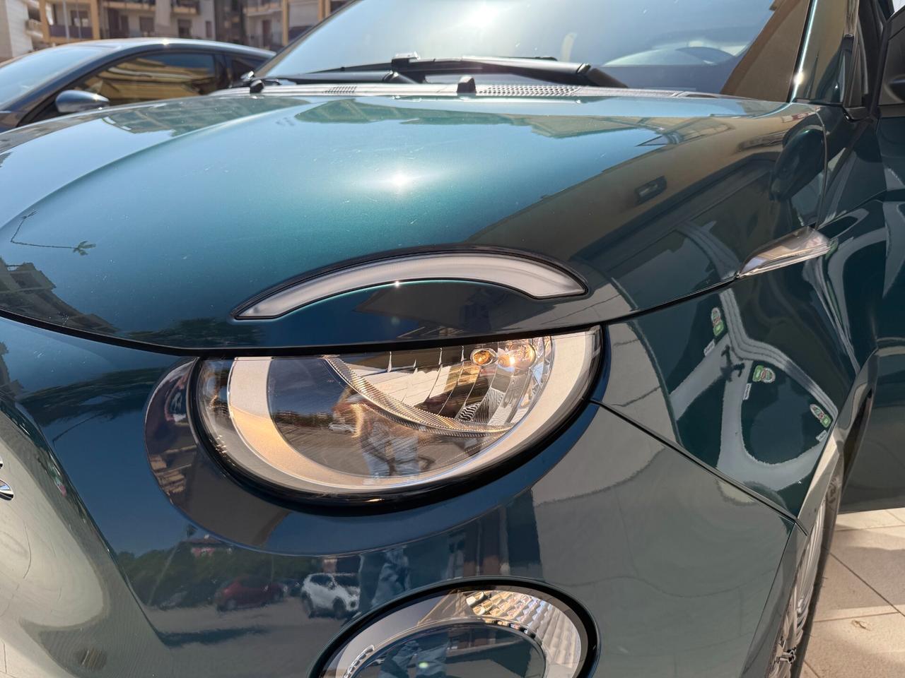Fiat 500e Berlina 42 kWh La Prima