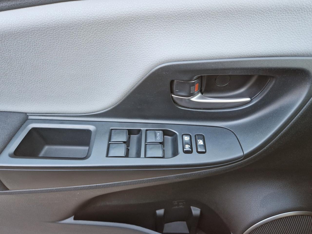 Toyota Yaris 1.0 70CV "70.700 km" Bluetooth, Telecamera, Fendi