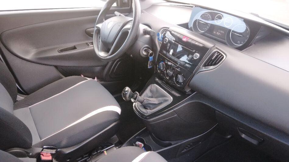 Lancia Ypsilon 1.2 69 CV 5 porte Gold