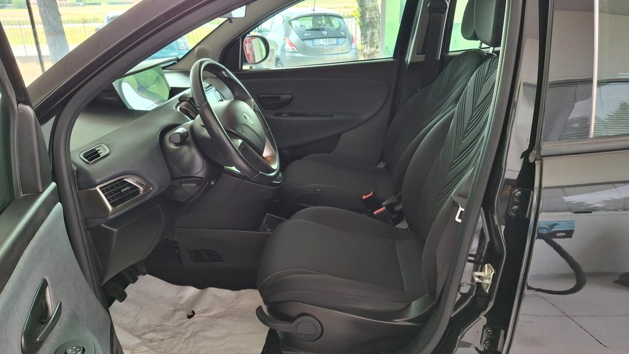 Lancia Ypsilon 1.0 FireFly 5 porte S&S Hybrid Gold