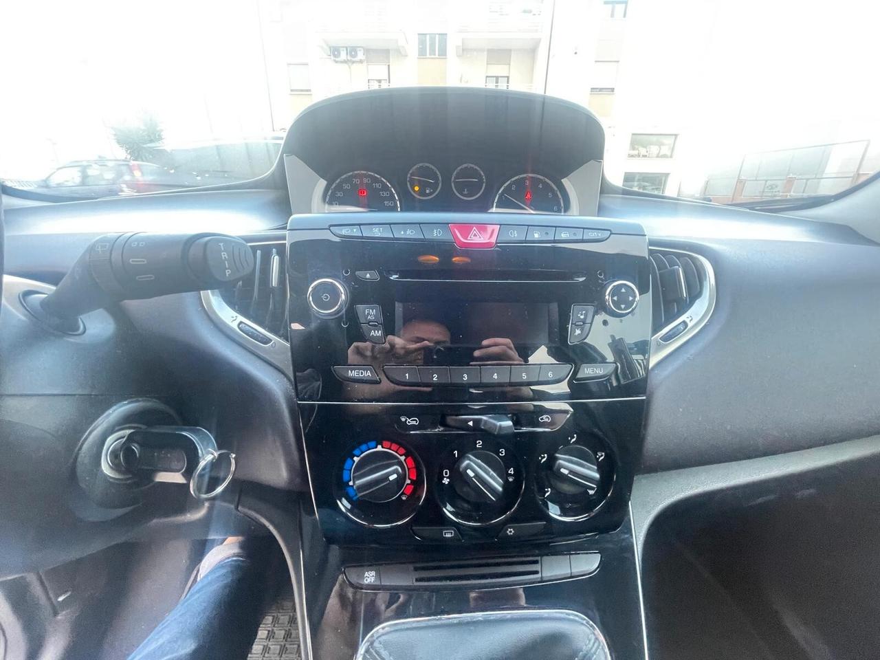 Lancia Ypsilon 0.9 TwinAir 85 CV 5 porte Metano Ecochic Elefantino