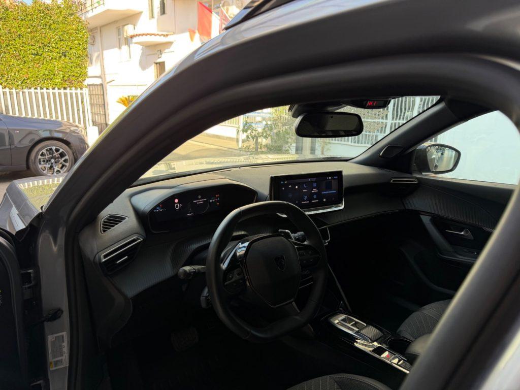 Peugeot 2008 PureTech 130 S&S EAT8 Allure da €229,00 mensili