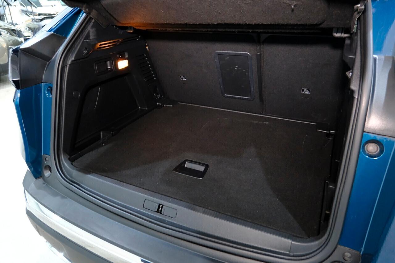 Peugeot 3008 1.5 Blue HDi 130 cv ALLURE EAT8 Cockpit