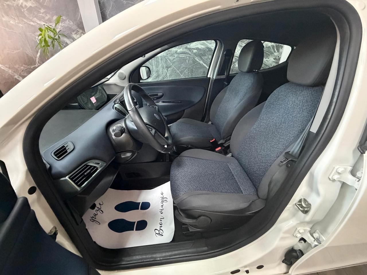 Lancia Ypsilon 1.0 FireFly 5 porte S&S Hybrid Gold