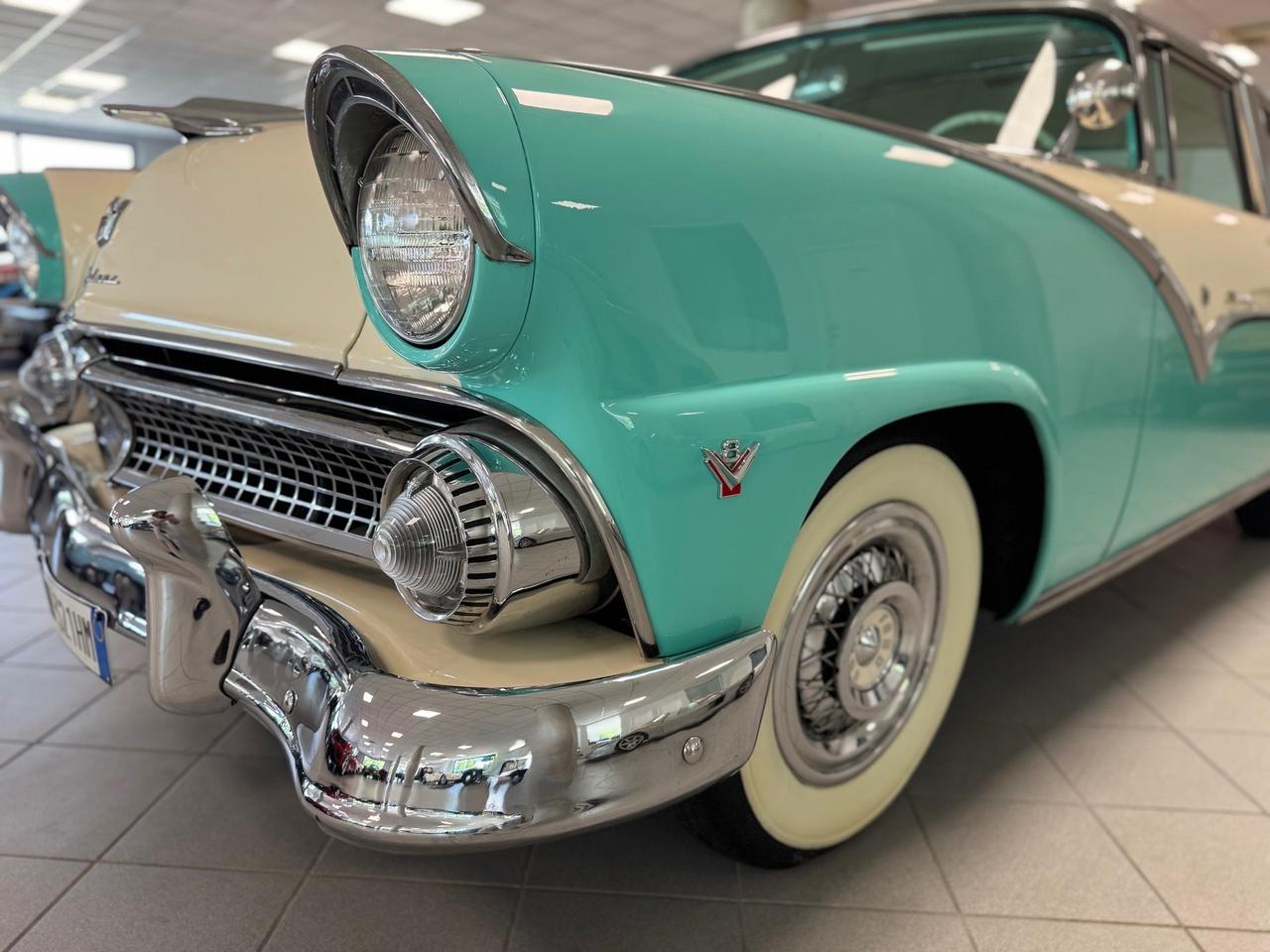 Ford Fairlane Crown Victoria