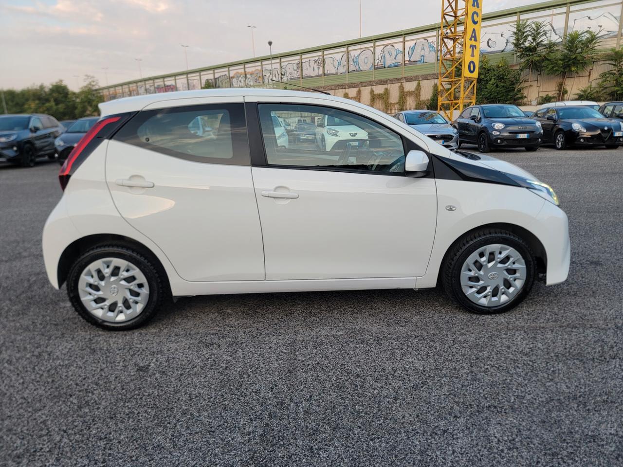 Toyota Aygo Connect x-play MMT 51 mila km! Garanzia