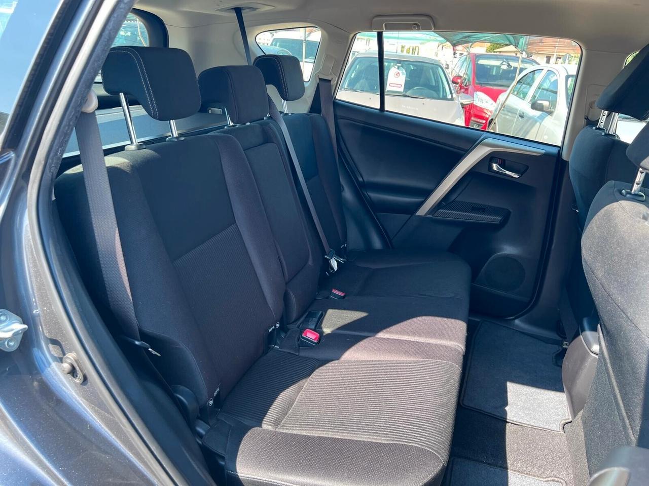 Toyota RAV 4 RAV4 2.0 D-4D 2WD Style White Ed.