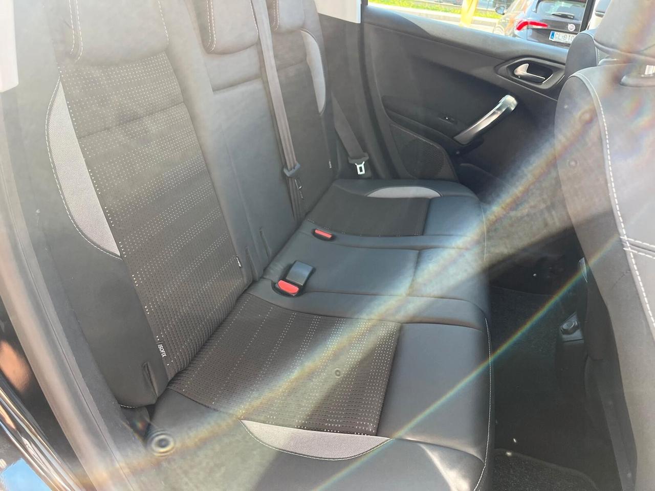 Peugeot 2008 2008 1.2 puretech t Allure s