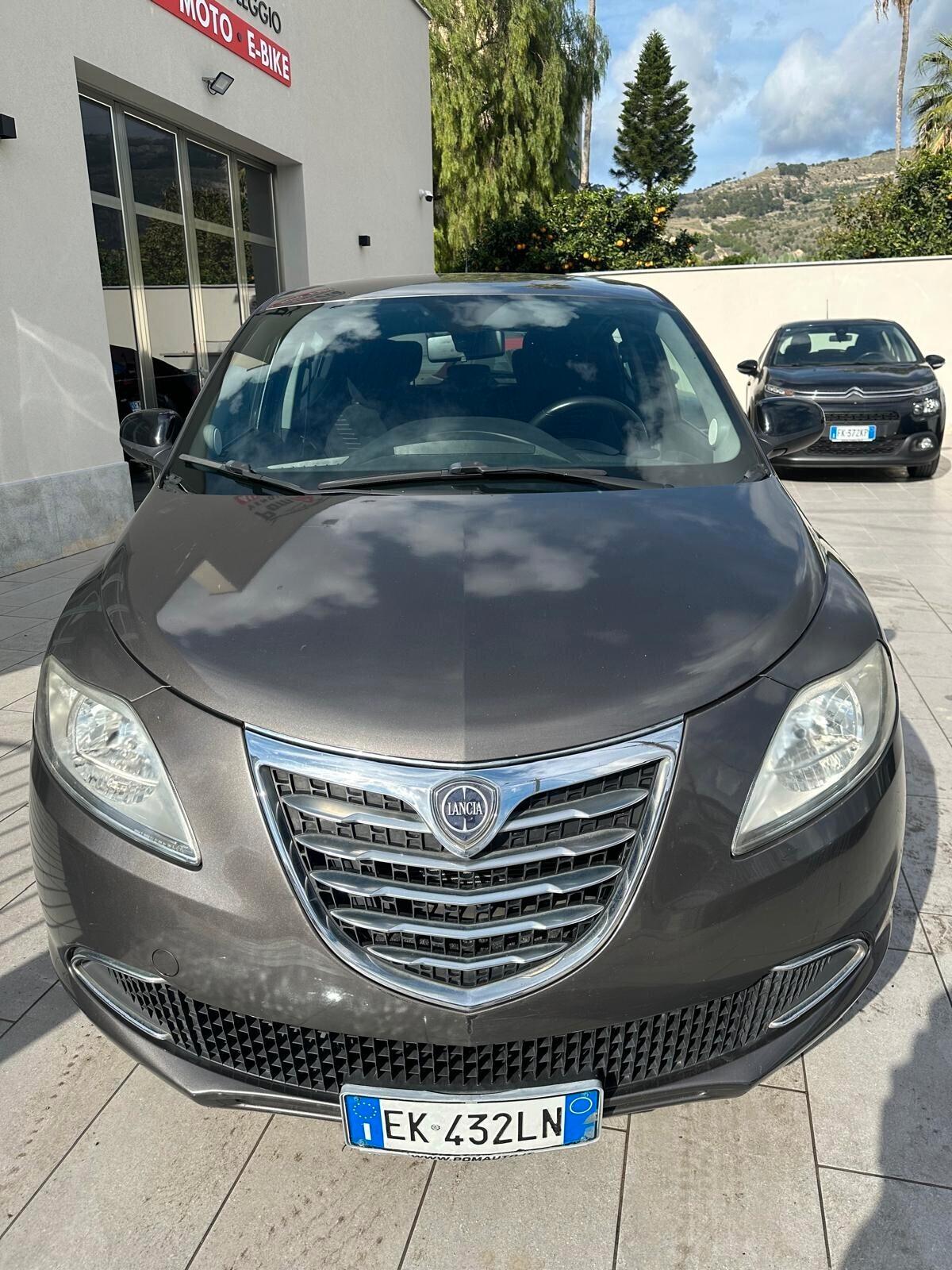 Lancia Ypsilon 1.3 MJT 16V 95 CV 5 porte S&S Silver